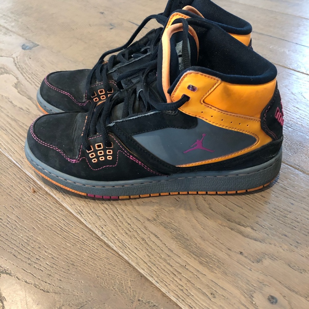 Nike air Jordan basketball shoes size 5